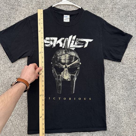 Skillet Shirt Mens Small Black Victorious Tour Band Rock Metal Graphic Tee Music - Picture 2 of 7